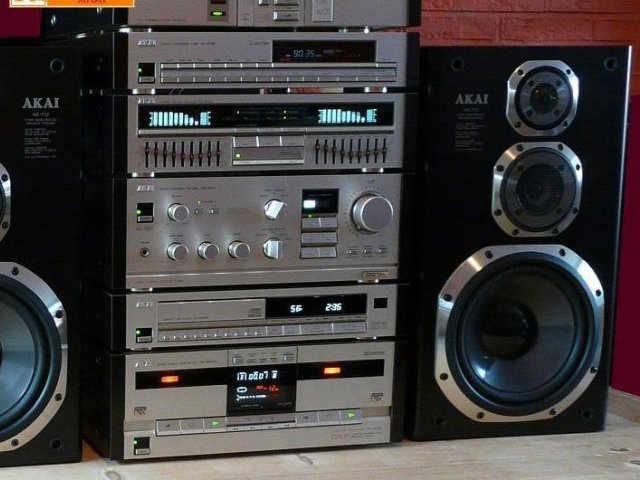 akai